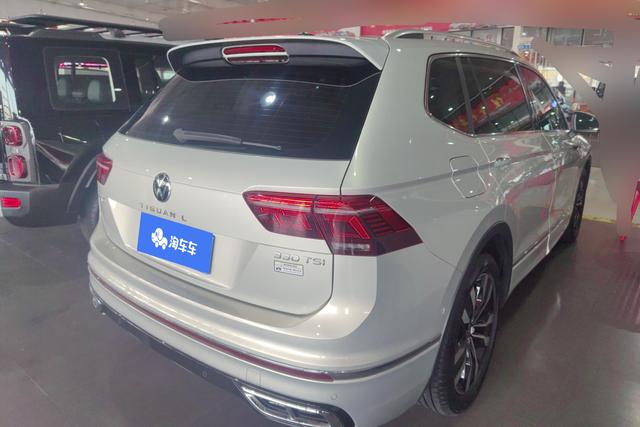 Volkswagen Tiguan L 2022 330 TSI AT 2 WDR-Line — фото 3