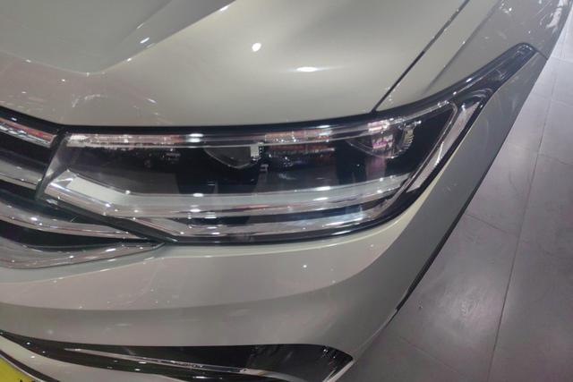 Volkswagen Tiguan L 2022 330 TSI AT 2 WDR-Line — фото 4