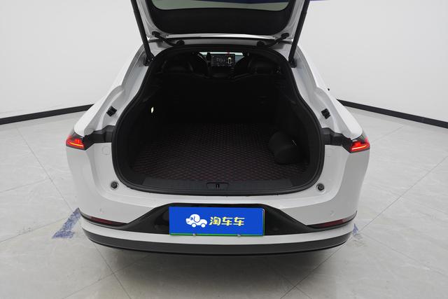 Changan Qiyuan A07 2025 Белый из Китая