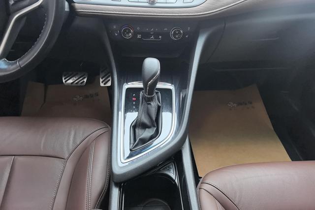 Buick GL6 2018 18 T 6 Premium — фото 14