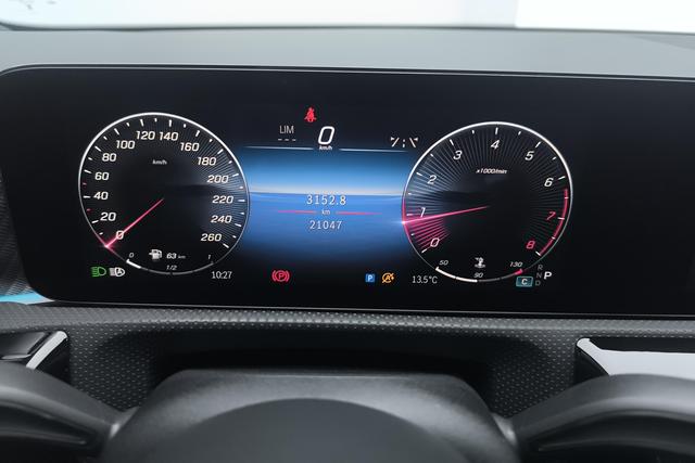 Mercedes Benz A-Class 2021 — фото 14