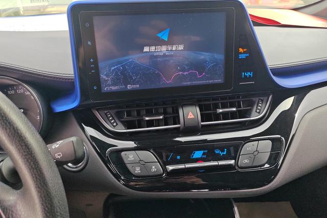 Toyota C-HR 2020 2.0 L — фото 11