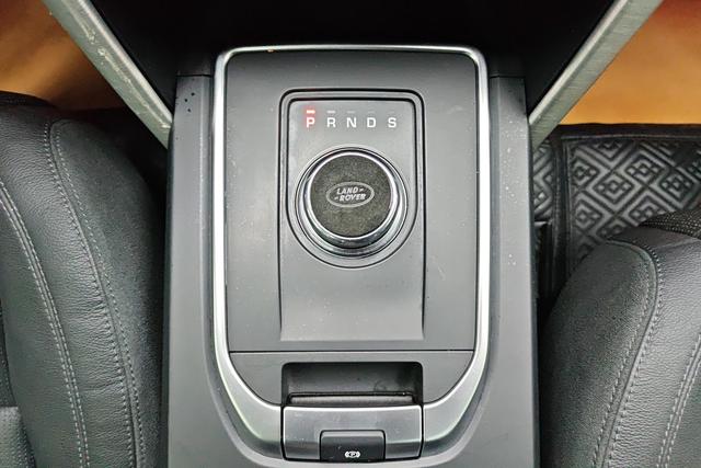 Land Rover Discovery Sport 2017 2.0 T SE — фото 11