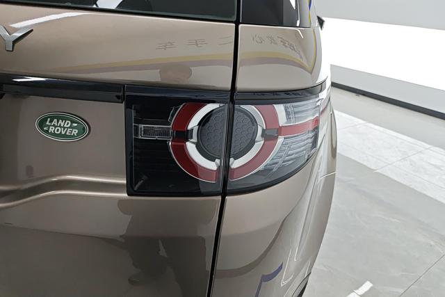 Land Rover Discovery Sport 2017 2.0 T SE — фото 6