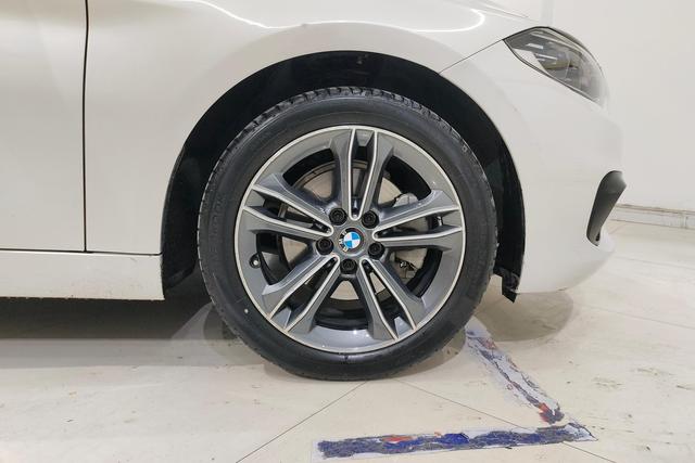 BMW 1-Series 2018 118i Sport — фото 11