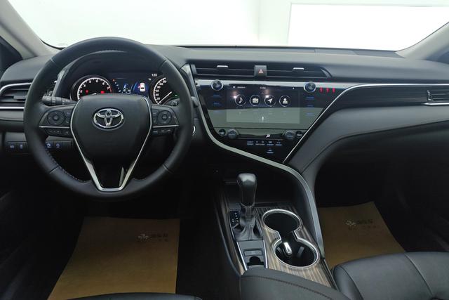Toyota Camry 2019 — фото 13