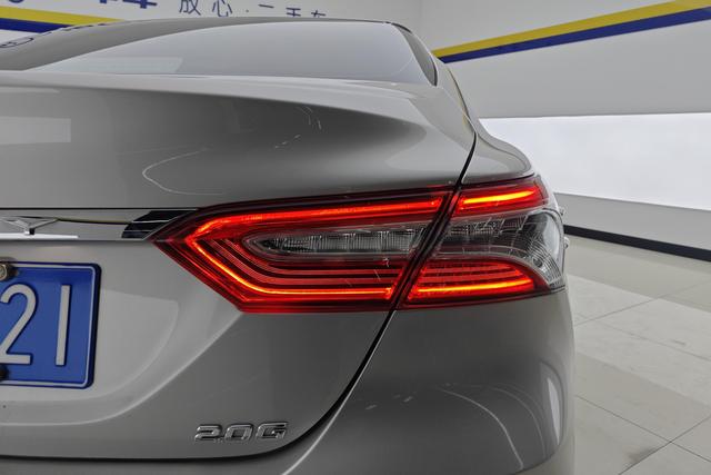 Toyota Camry 2019 — фото 6
