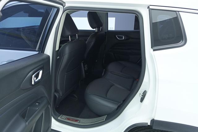 Jeep Guide id 3837118 из Китая 8