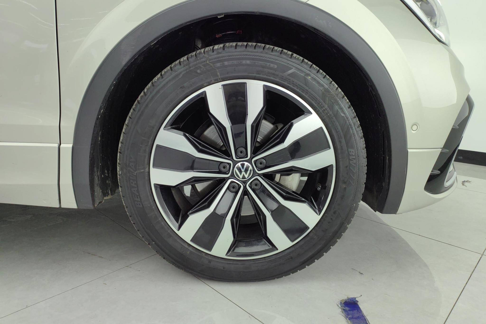 Volkswagen Tiguan L L 2022 330TSI AT R-Line