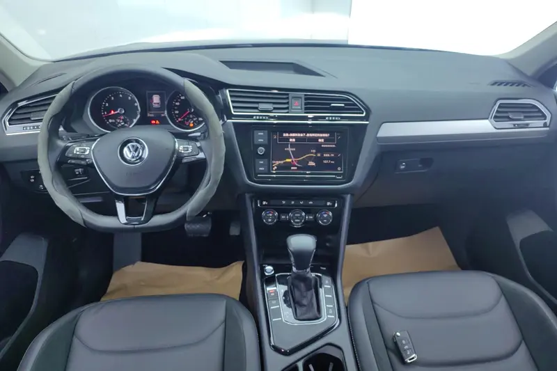 Volkswagen Tiguan L — фото 8
