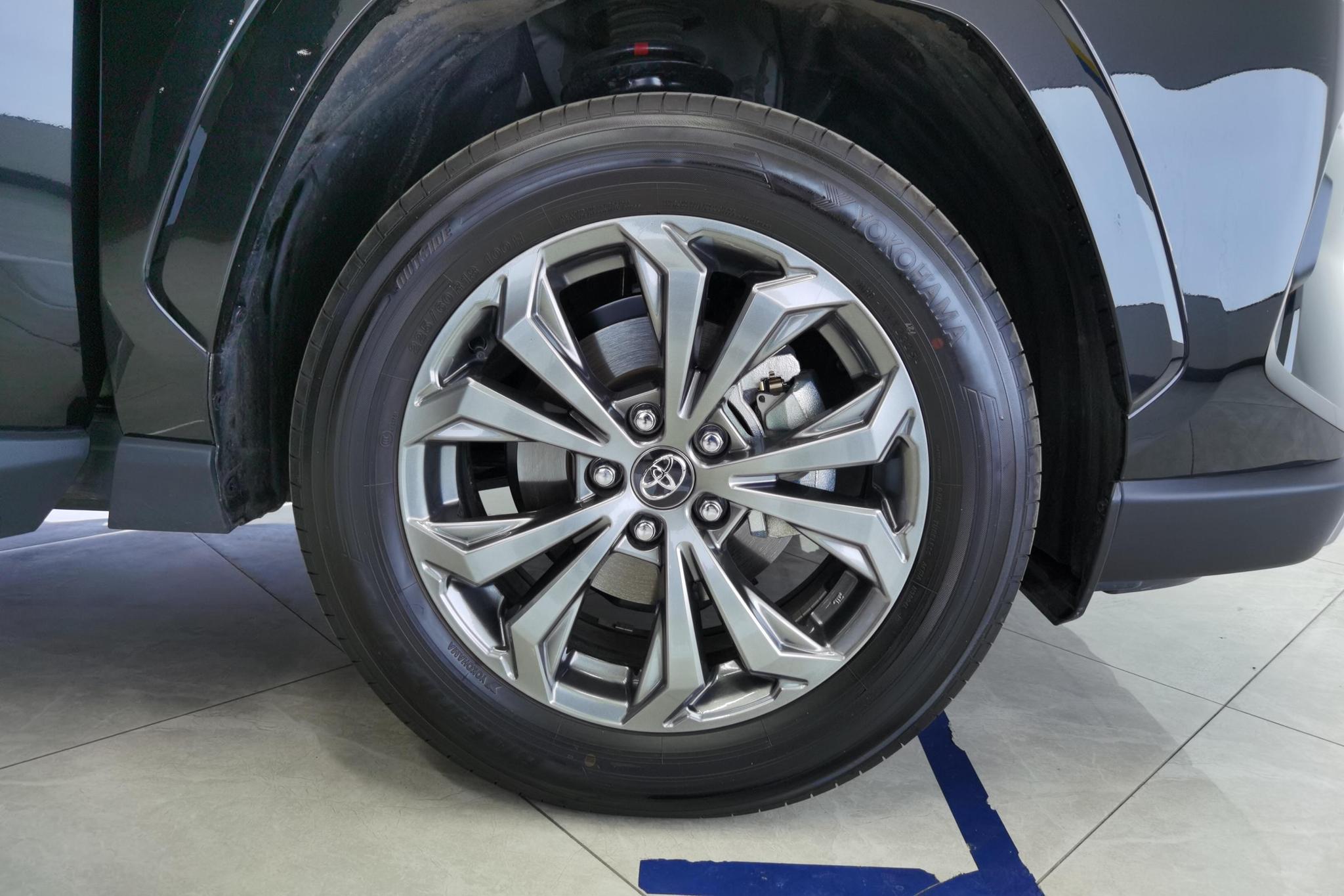 Toyota RAV4 2024 2.0L CVT PLUS