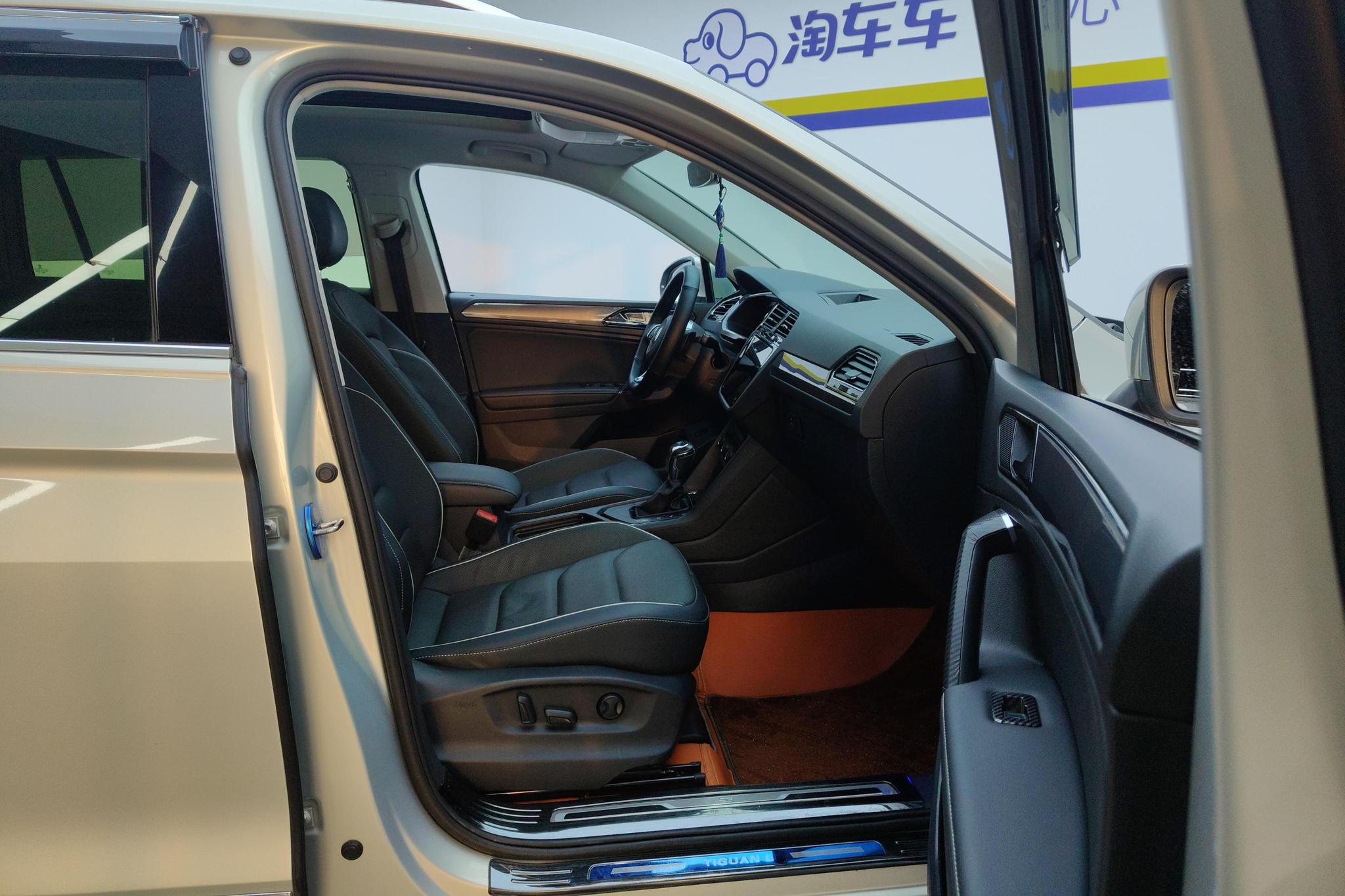 Volkswagen Tiguan L L 2021 330TSI AT R-Line Flagship