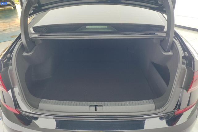 Volkswagen Passat 2023 — фото 17