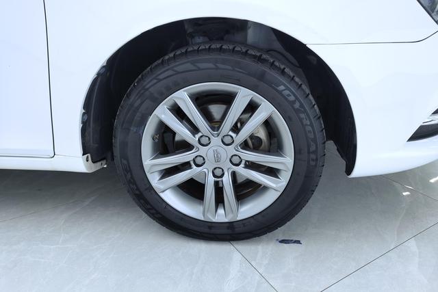 Geely Emgrand 2017 1.5 L MT — фото 4