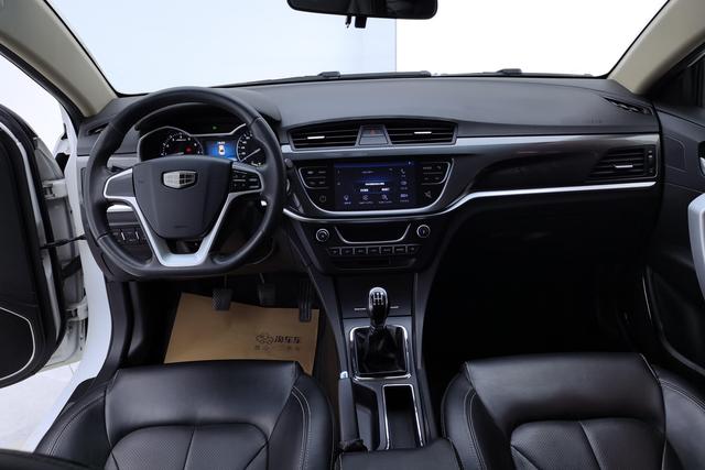 Geely Emgrand 2017 1.5 L MT — фото 12
