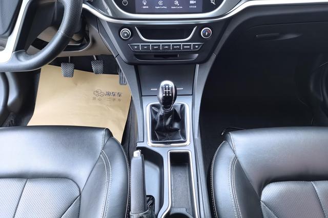 Geely Emgrand 2017 1.5 L MT — фото 14