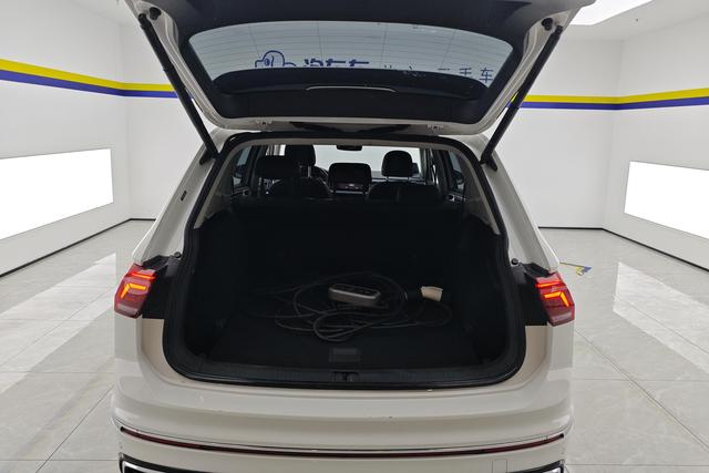 Volkswagen Tiguan L Plug-in Hybrid 2022 — фото 17