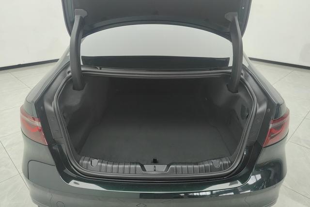 Jaguar XFL 2025 Зеленый из Китая