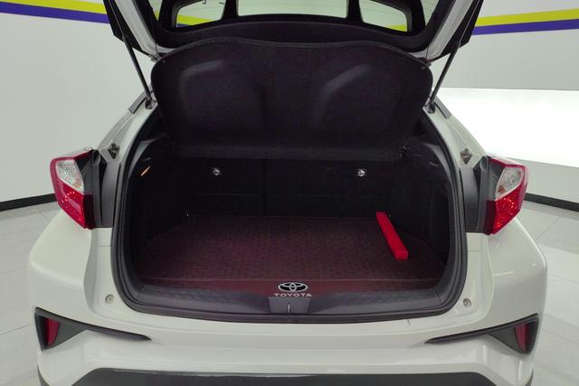 Toyota C-HR 2018 2.0 L VI — фото 17