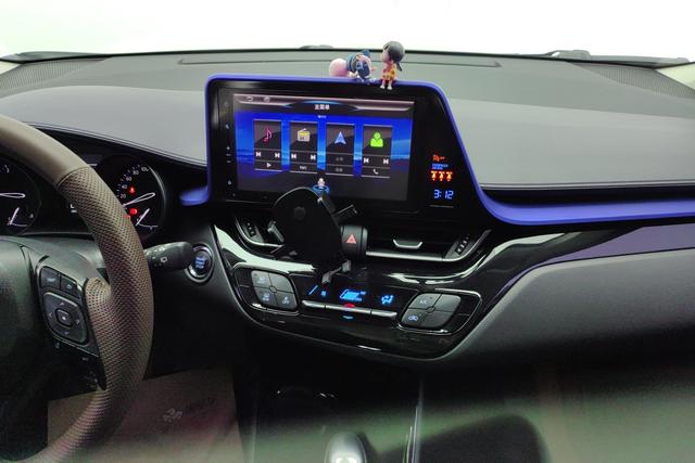 Toyota C-HR 2018 2.0 L VI — фото 13