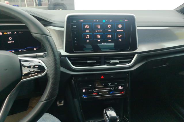 Volkswagen T-Roc 2024 300 TSI DSG — фото 13
