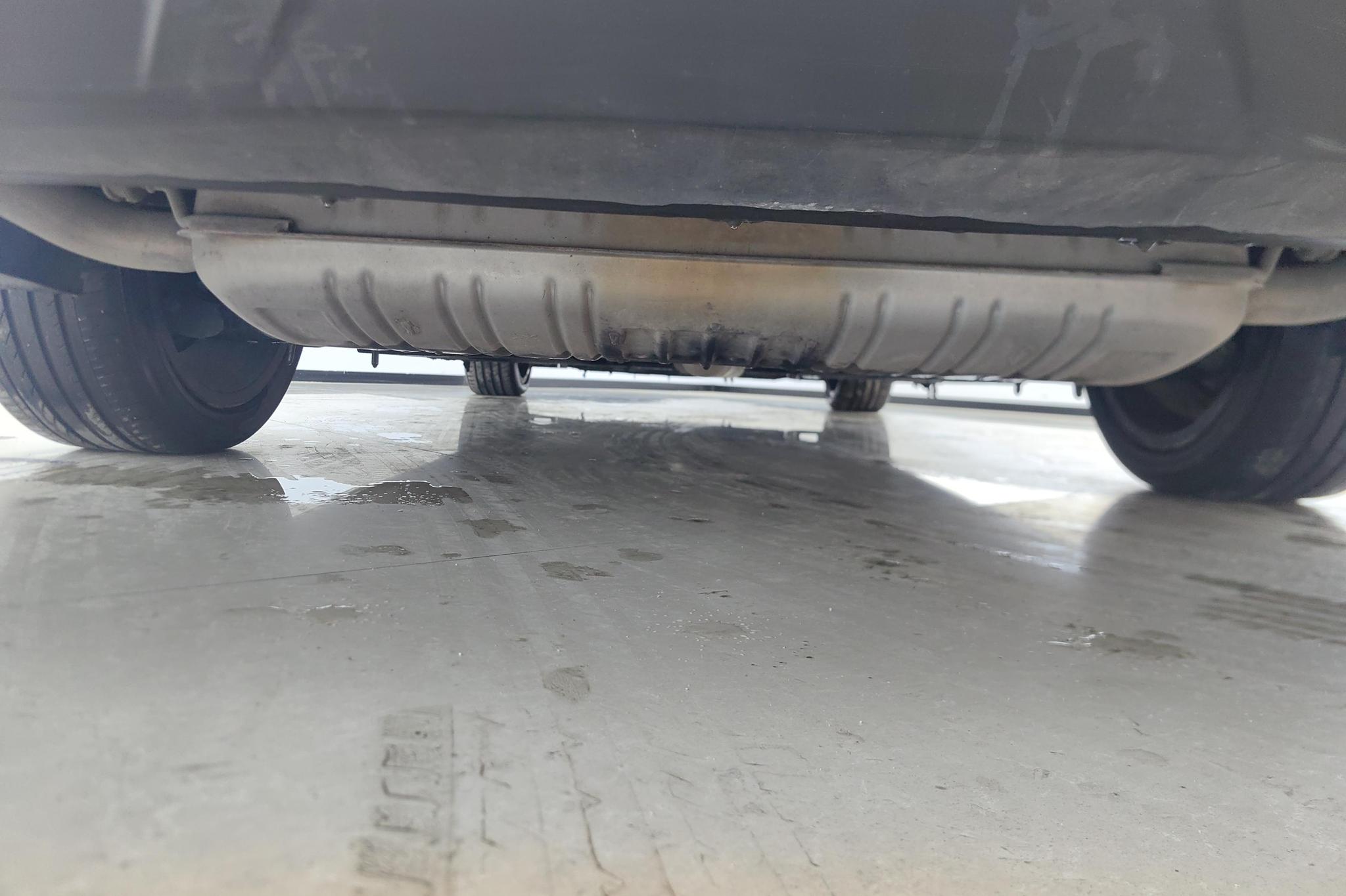 Hongqi H5 2022 1.8T AT