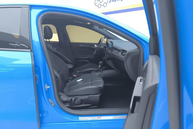 Ford Focus 2022 Eco Boost 180 ATST Line — фото 15