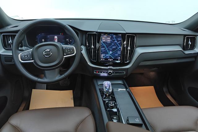 Volvo XC60 2024 B 5 4 WD — фото 12