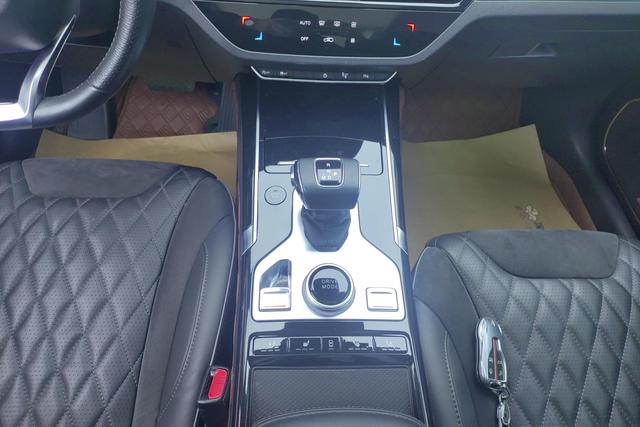 Hongqi HS5 2019 2.0 T 4 WD — фото 14
