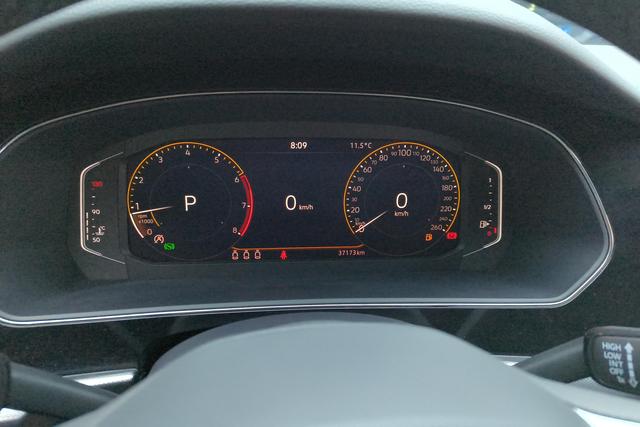 Volkswagen Passat 2023 330 TSI — фото 13