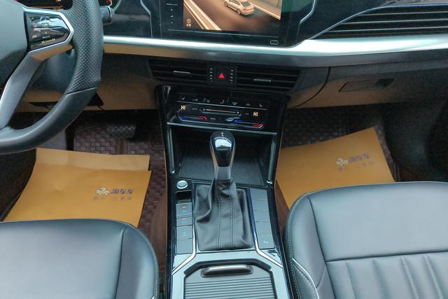Volkswagen Passat 2023 330 TSI — фото 14