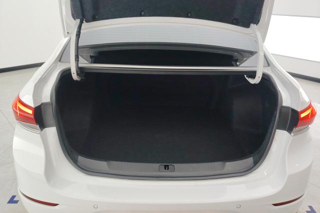 Buick Yinglang 2021 Белый из Китая