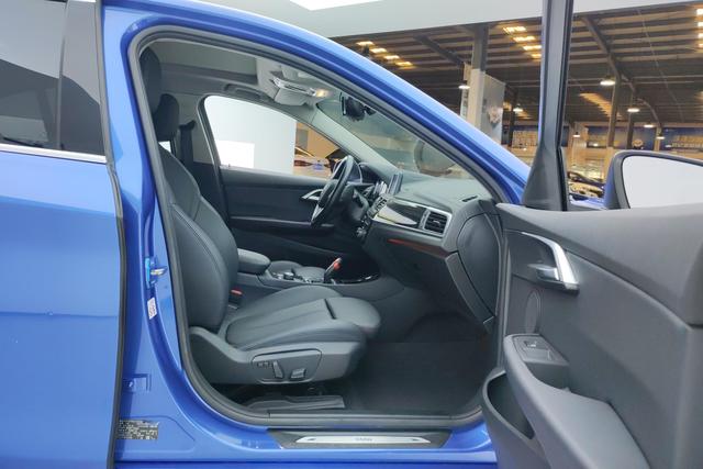 BMW 1 Series 2018 — фото 15