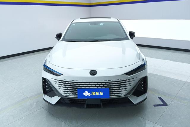 Changan UNI-V 2023 1.5 T — фото 2