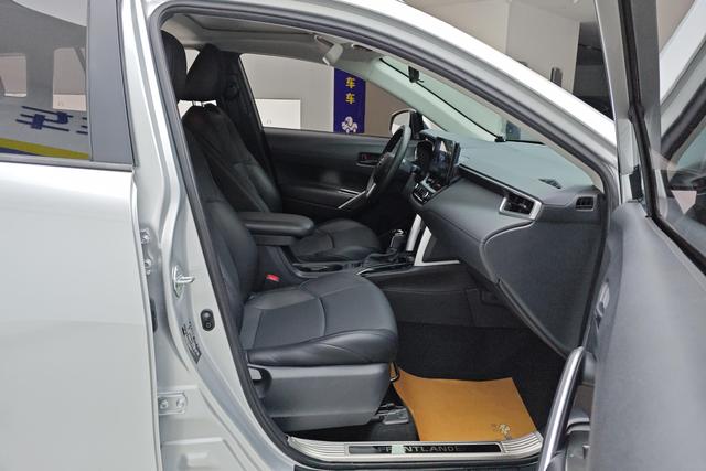 Toyota Frontlander 2023 2.0 L CVT — фото 15