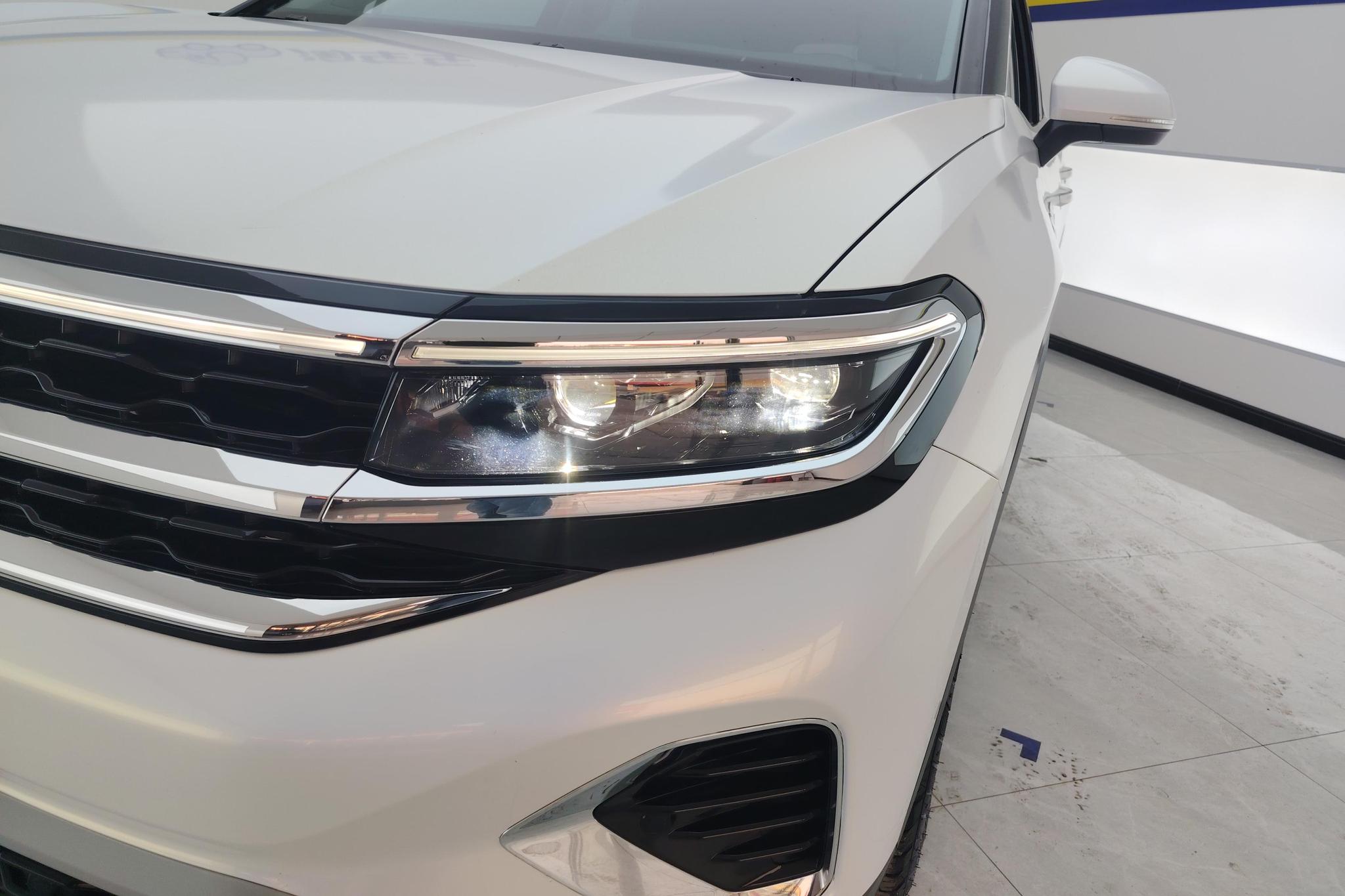 Volkswagen Viloran 2022 380TSI Luxury Pro 6 мест