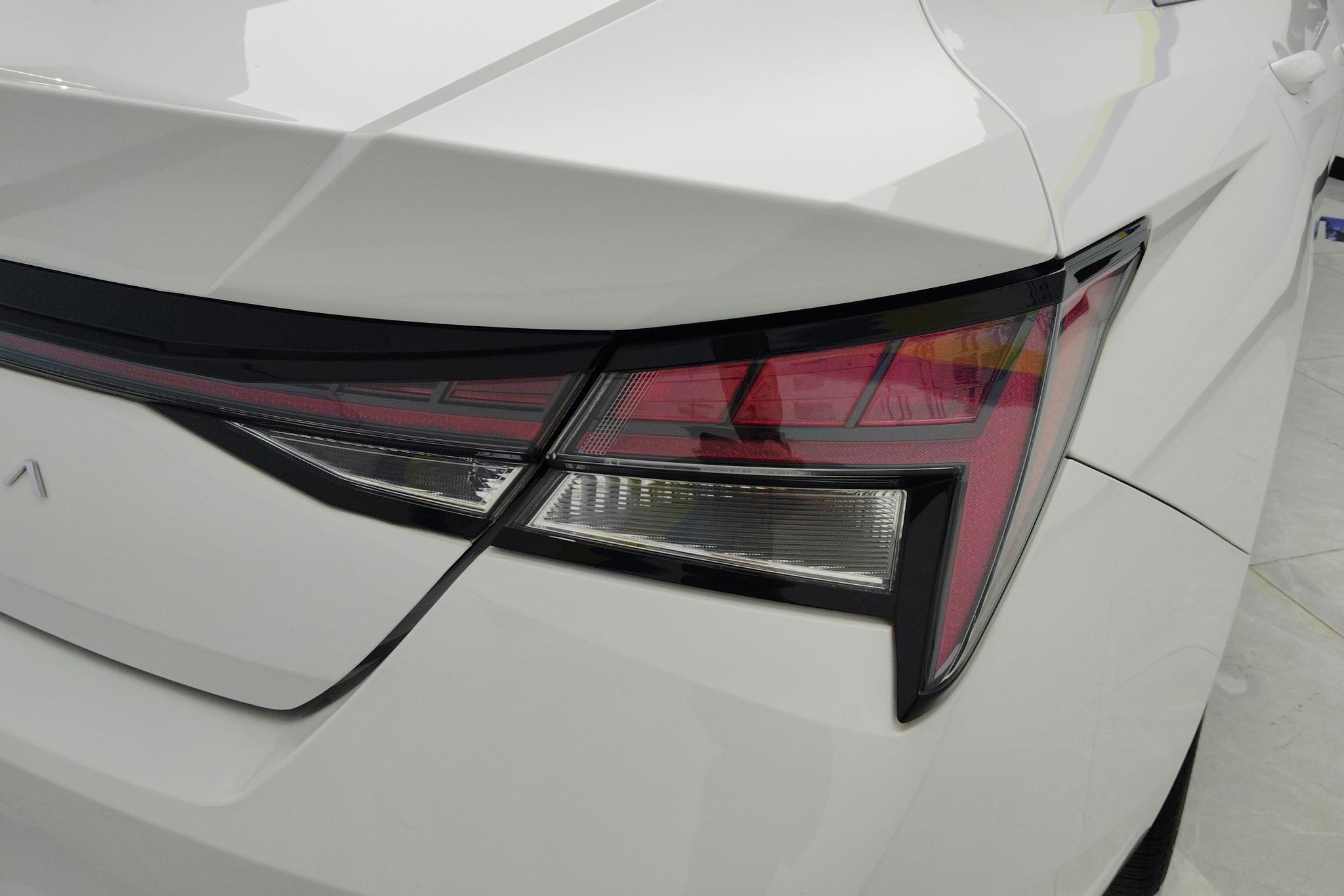 Hyundai Elantra 2022 1.5L CVT LUX Luxury