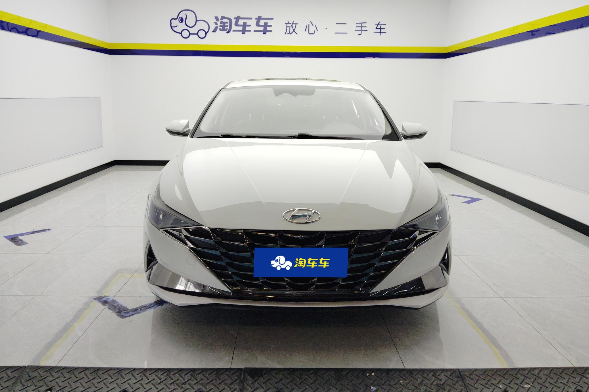 Hyundai Elantra 2022 1.5L CVT LUX Luxury