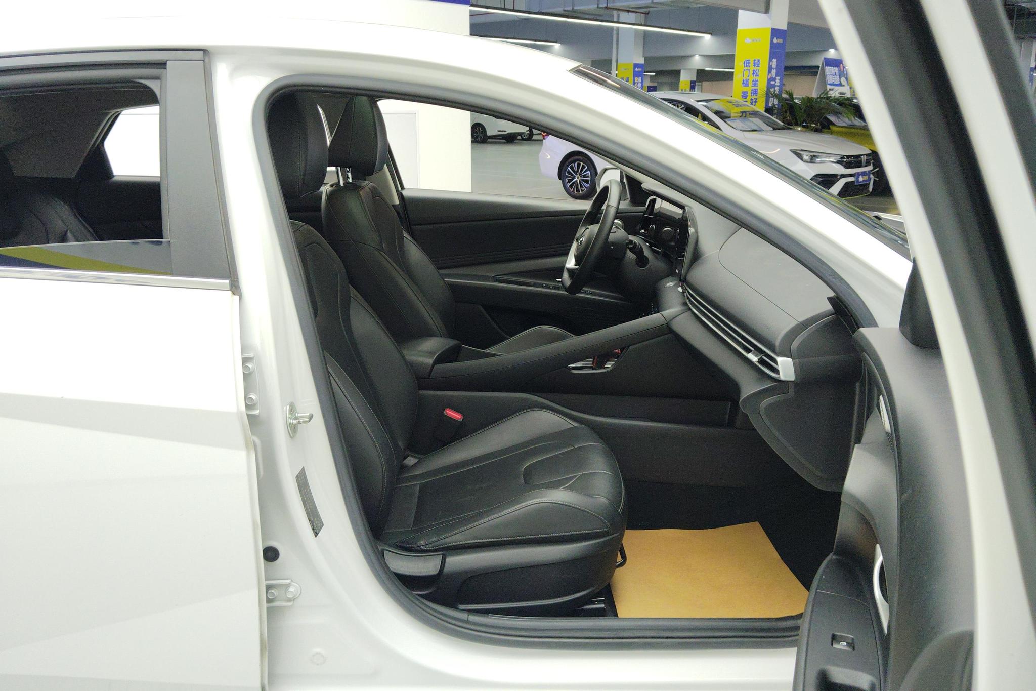 Hyundai Elantra 2022 1.5L CVT LUX Luxury