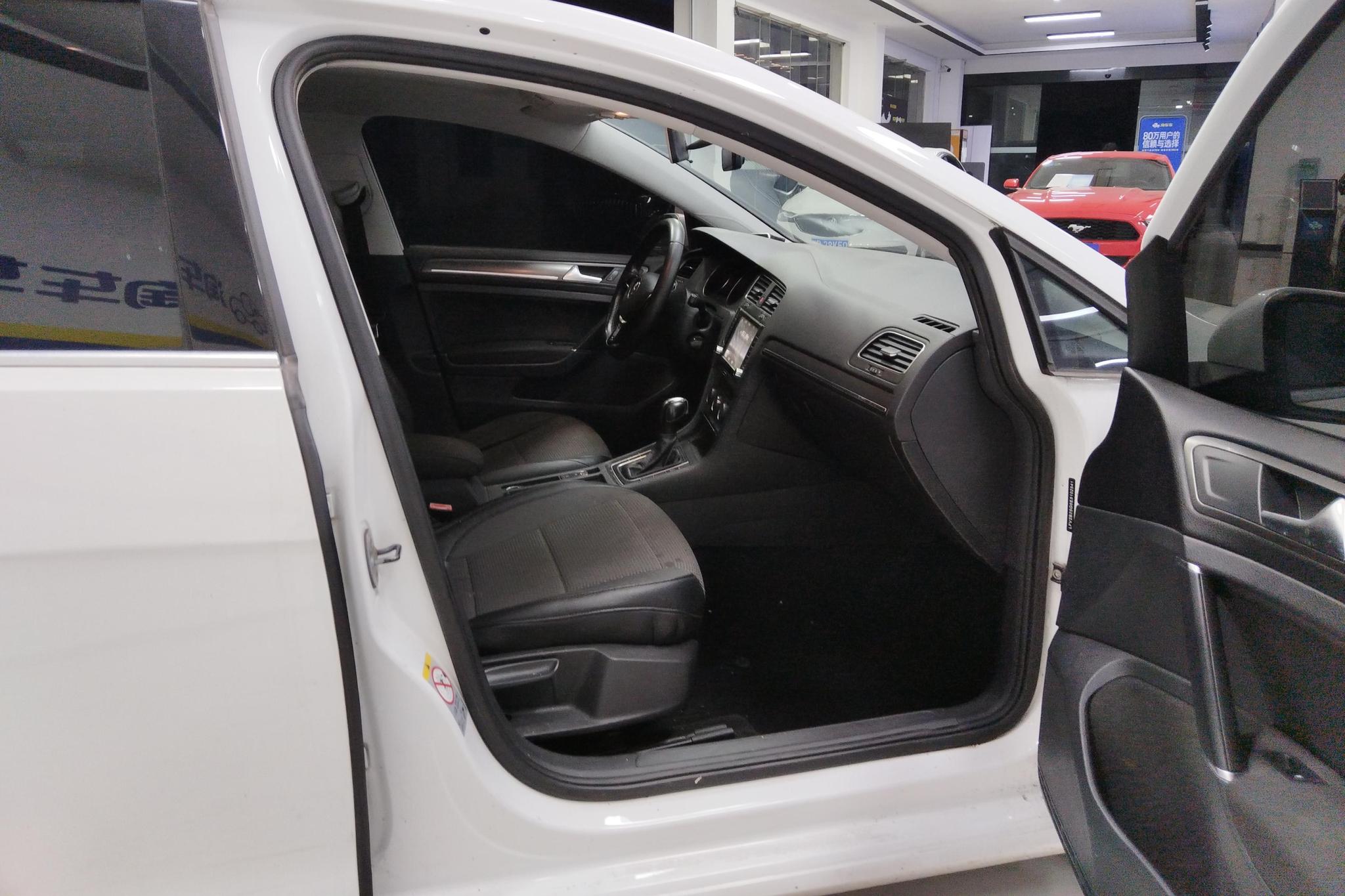 Volkswagen Golf 2014 1.6L AT Comfort