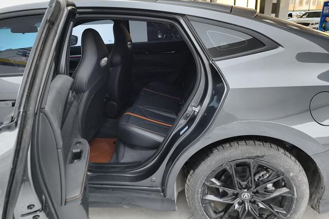 Changan UNI-V 2024 1.5 T Premium — фото 15