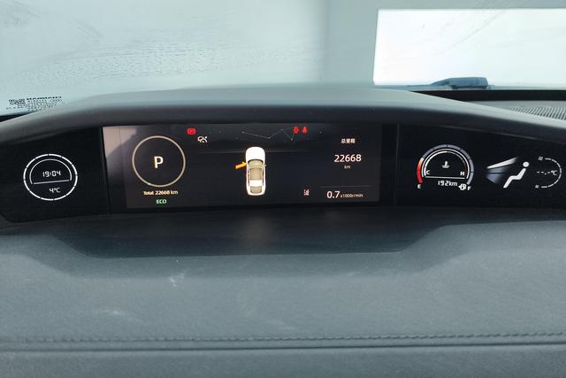 Changan UNI-V 2024 1.5 T Premium — фото 13