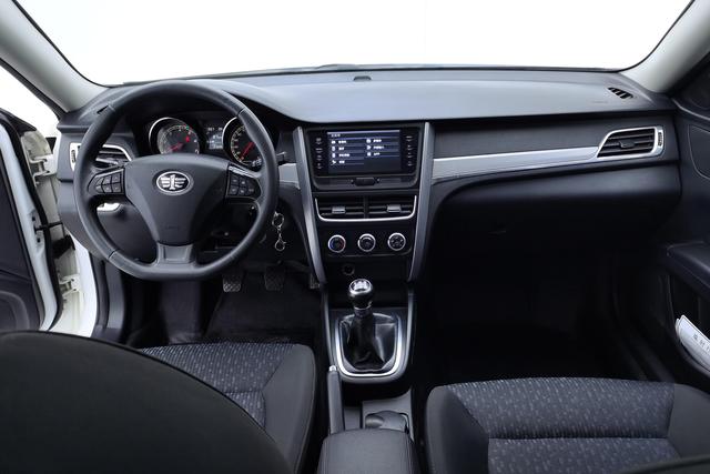 Bestune B30 2016 1.6 L MTLuxury — фото 12