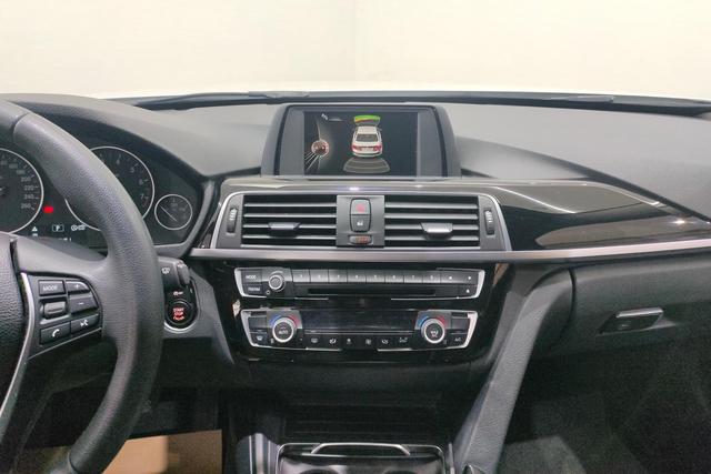 BMW 3 Series 2017 — фото 13