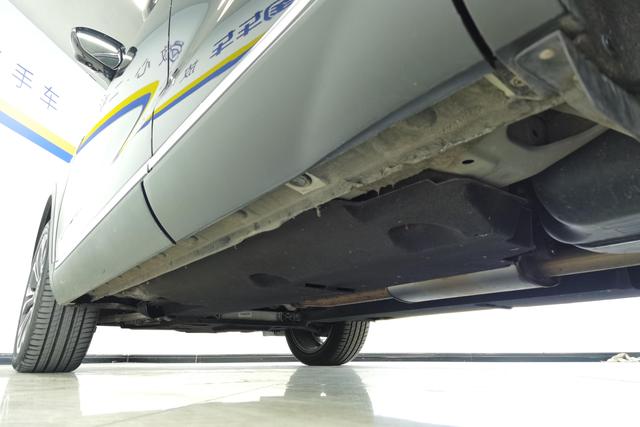 Red flag HS5 id 3840397 из Китая 7