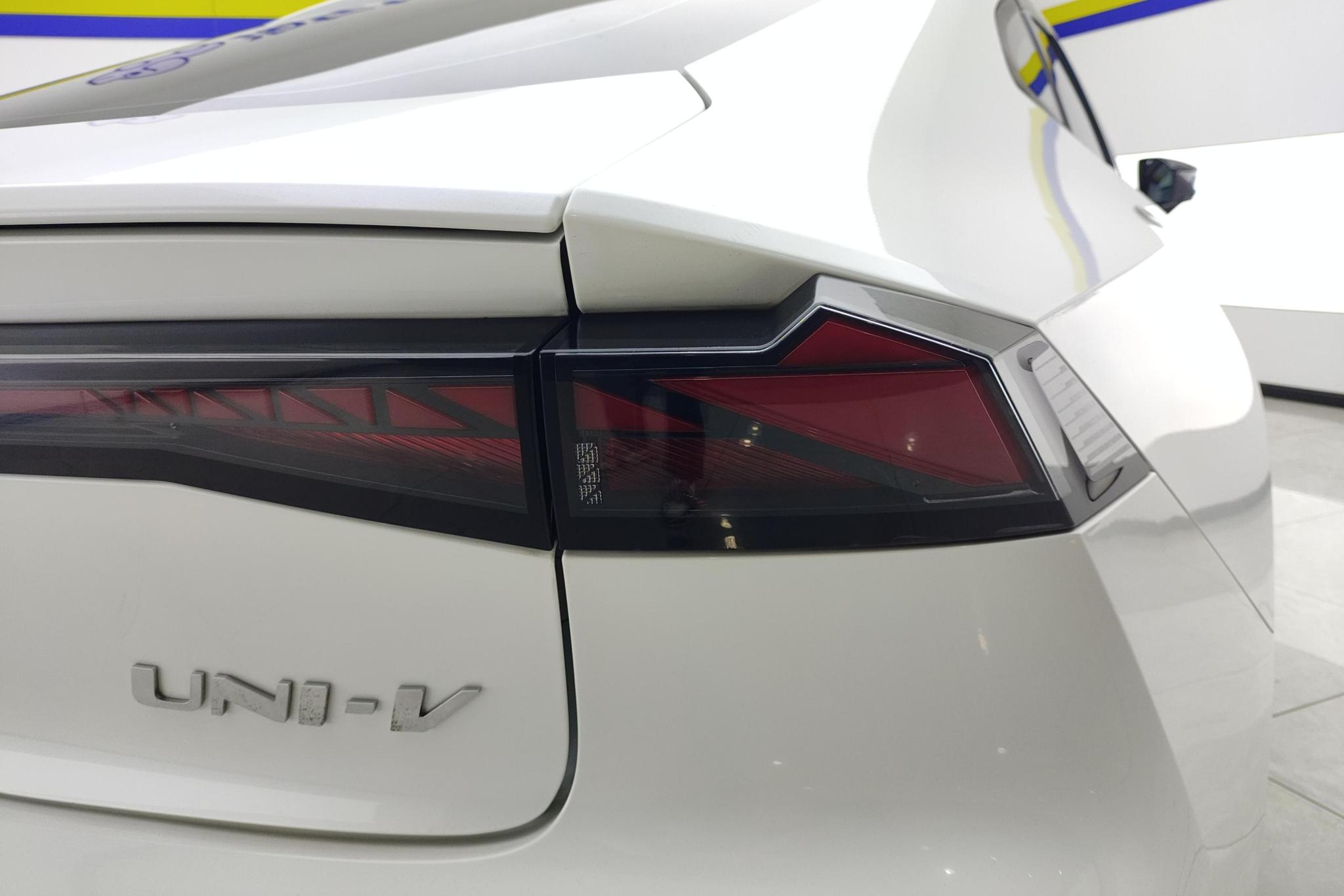 Changan UNI-V 2022 1.5T Luxury