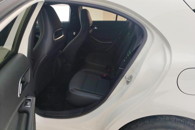 Mercedes-Benz A-Class 2016 A 180 — фото 16
