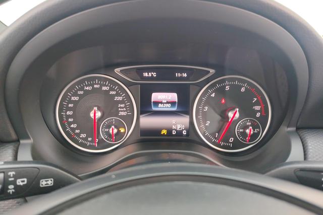 Mercedes-Benz A-Class 2016 A 180 — фото 14