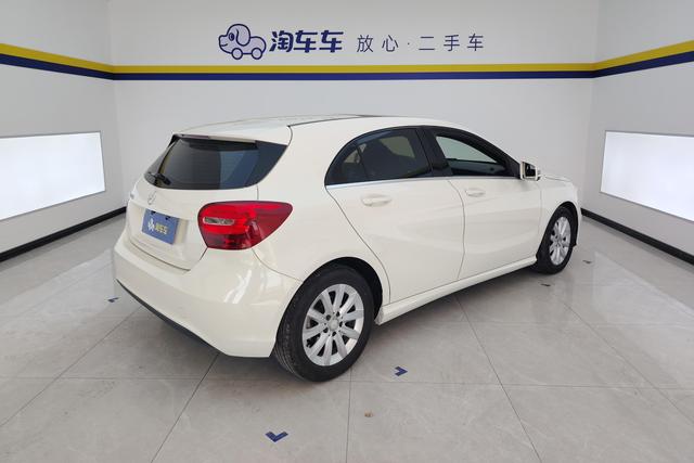 Mercedes-Benz A-Class 2016 A 180 — фото 3