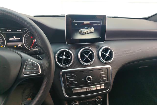Mercedes-Benz A-Class 2016 A 180 — фото 13